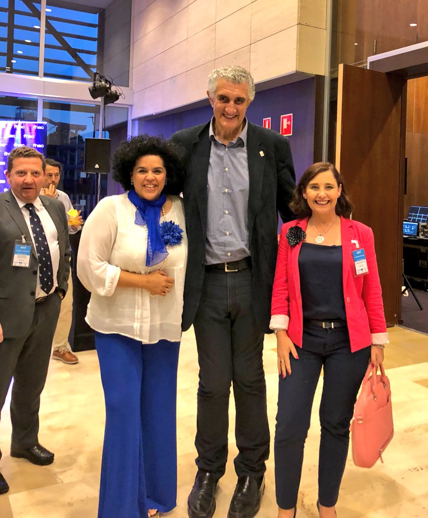 mjcupido's tweet photo. Con el gran @fernandoromay1 y cómo hacer de la diferencia una virtud en #IIAfterWorkAPDSevilla . Por su paciencia y generosidad con la gente es aún más grande. https://t.co/EDlgrRJbU4