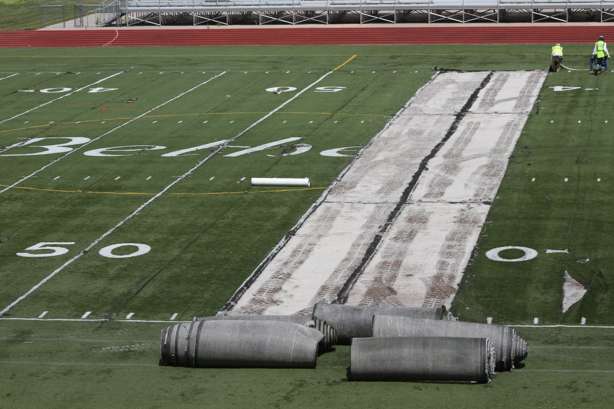ThreshersSports's tweet photo. Goering Field is getting a much needed #FaceLift! Can't wait to see that new turf! #RollOn #RollTurf @hellasconstruct https://t.co/glnVyA9TlD