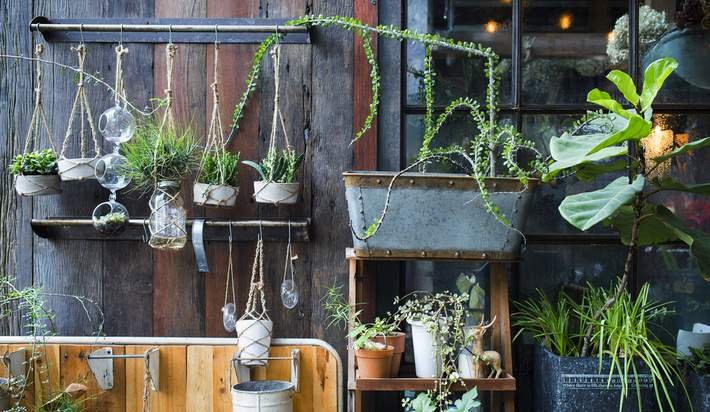 These 23 decorating and gardening ideas will help bring your tiny yard to life.  otbd.it/V6MPaOSR