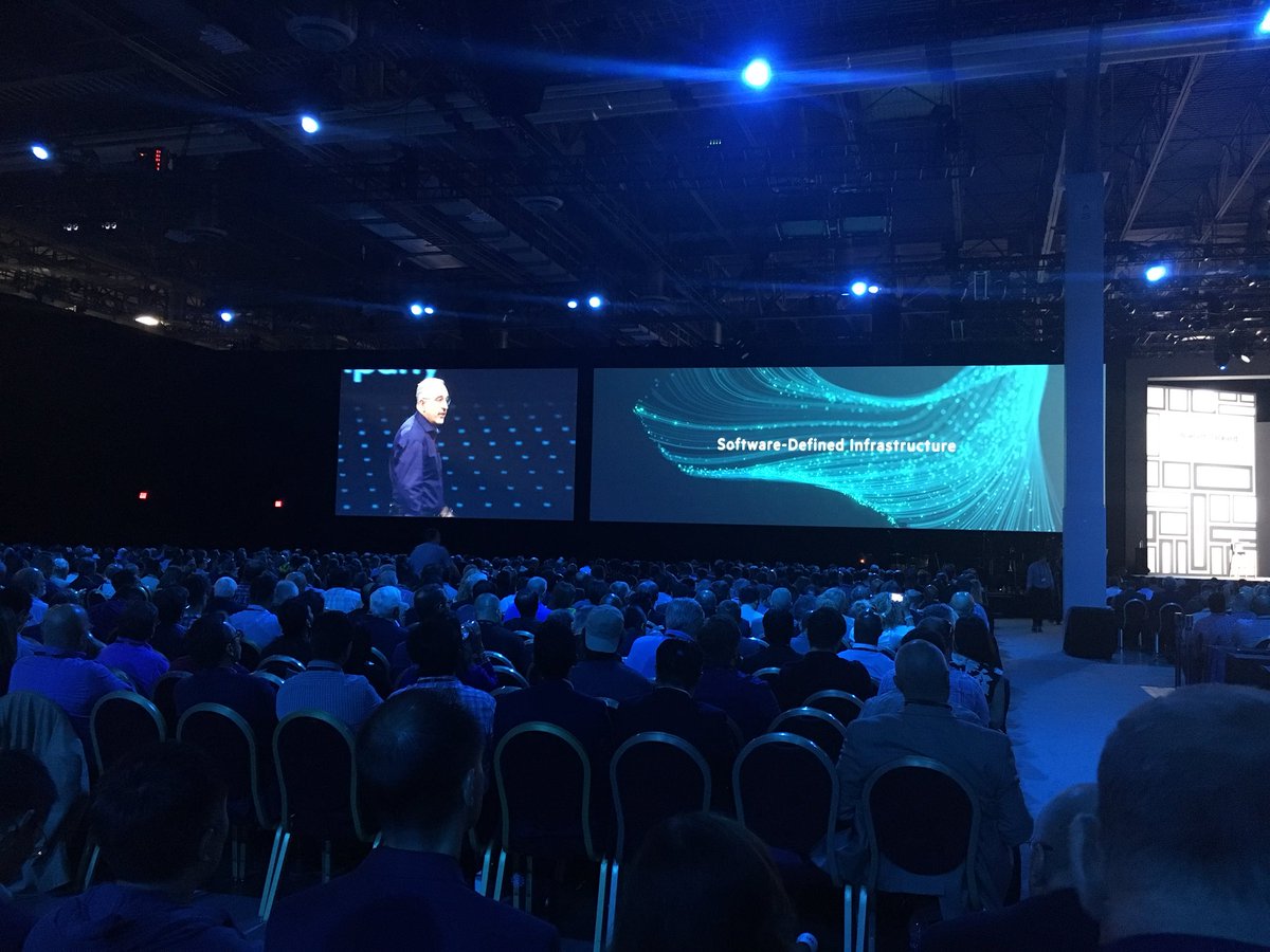 tamagoliu's tweet image. #HPEDiscover2018 general session. Software everything.