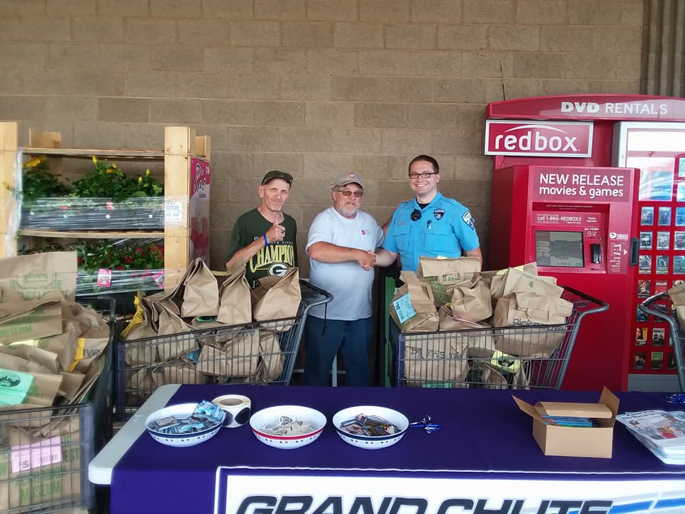 FoxCitiesSA's tweet image. We received over 2000 pounds of food from the Stuff the Squad Food Drive !!!! Thank you everyone who made this happen. @PicknSaveStores @GrandChutePD