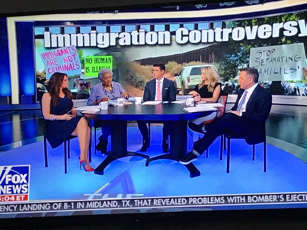 uknounome's tweet photo. #FoxSnoozeAlert 🚨 What’s up with @donnabrazile two days in a row on @TheFive @Scaramucci wasn’t available? https://t.co/dg2rPSdOgA