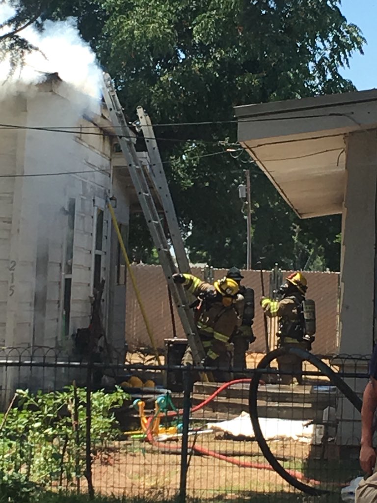 OrangeCoveFire's tweet photo. Crew assisting @reedleyfiredept with a structure fire today along with @FresnoCoFire https://t.co/ivXJ19Ub4m