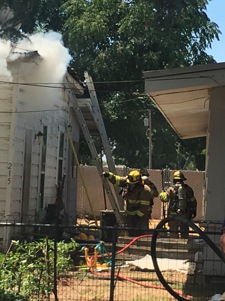 OrangeCoveFire's tweet photo. Crew assisting @reedleyfiredept with a structure fire today along with @FresnoCoFire https://t.co/ivXJ19Ub4m