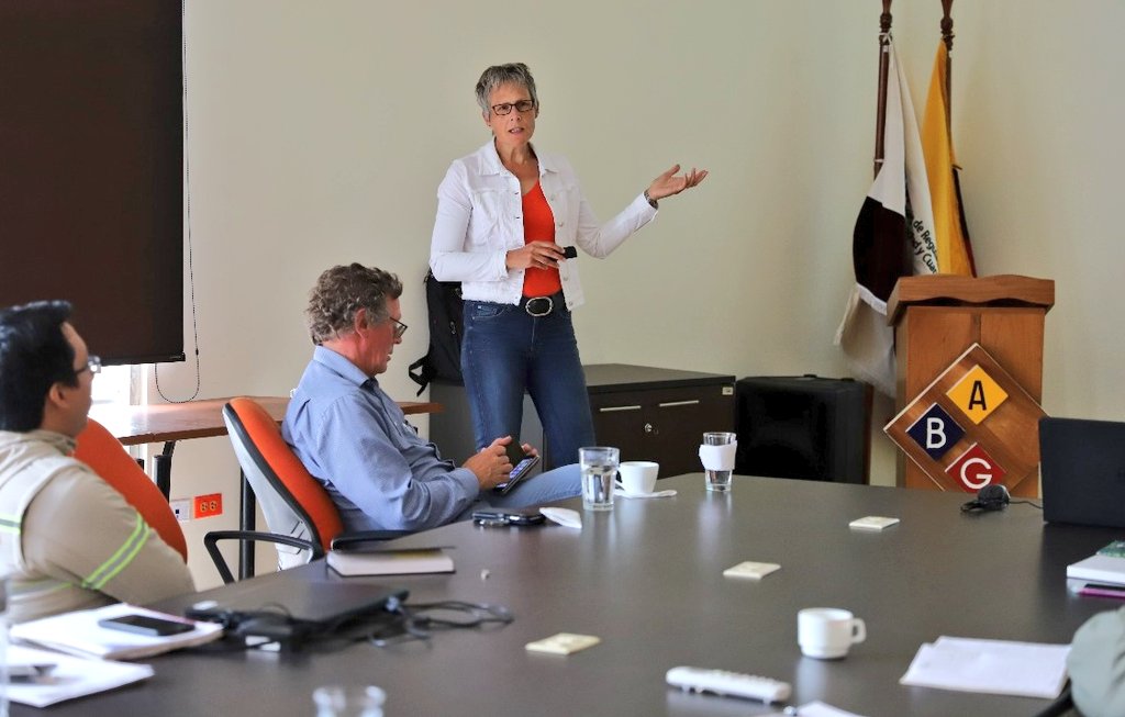 ABG_galapagos's tweet photo. Linda Stolker y Leendert Van Ginkel pertenecen a @WURrikilt la cual presta su colaboración la universidad @UniWageningen. #Rikilt es un instituto de referencia encargado de la calidad de los resultados para determinación de análisis en contaminantes. https://t.co/IkoKaZ2yeK
