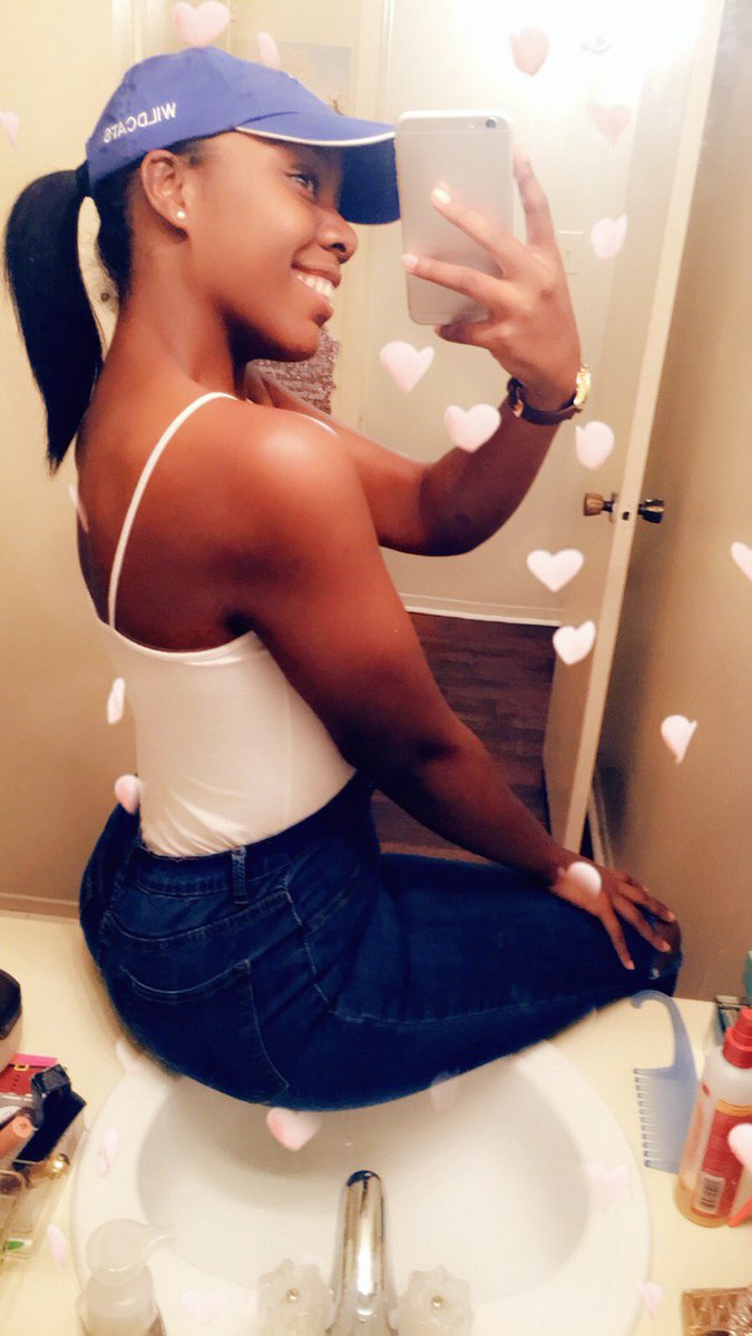 cey_roses's tweet photo. When the sink give you a boost off 💀#FooledMyself #NeedBooty https://t.co/WNAjoQssvf