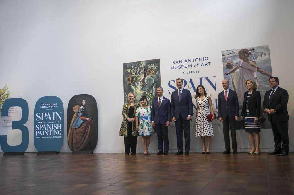 RedSmithGS's tweet photo. Honored to feature some of our work in these pictures with King Felipe VI and Queen Letizia of Spain 🇪🇸 at @SAMAart! #SA300 

Photo courtesy of Josie Norris, Staff/@ExpressNews https://t.co/hunuHUxtt1