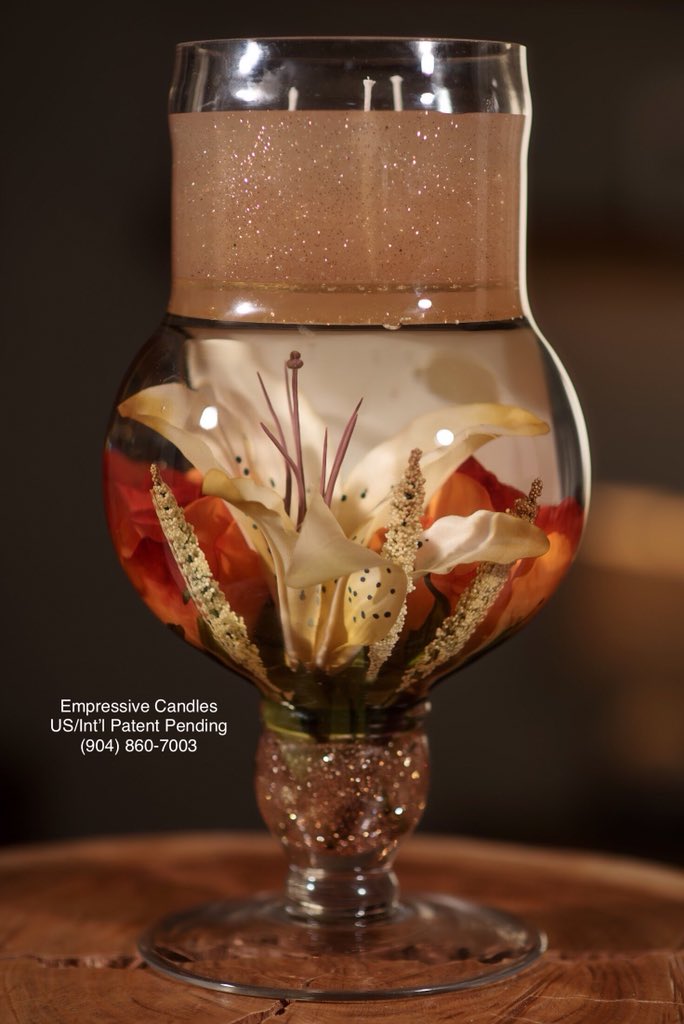 EmpressiveC's tweet photo. Candles, photos and flowers, been there, done that 😏 but combine them into one beautifully crafted piece and you’ve got a winner 😃 https://t.co/A7FCK2GE85
