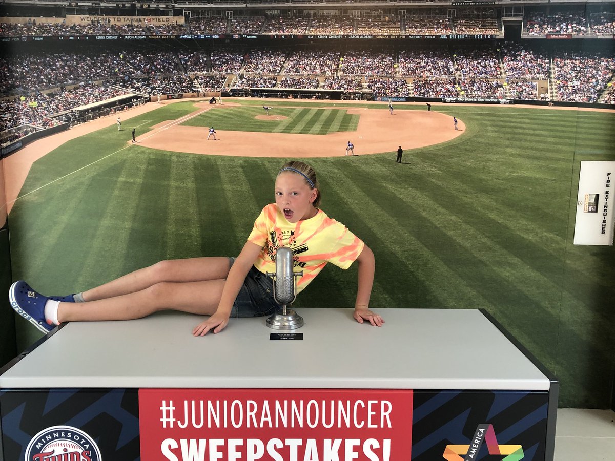 We’re gonna win Twins! <a href="/mallofamerica/">Mall of America</a> #juniorannouncer