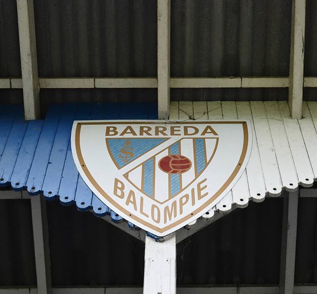 stadiongebod's tweet photo. Barreda's wooden main stand: what a beaut!
#barreda #balompie #solvay #torrelavega #cantabria #españa #igersespana #ig_es #igcantabria #groundhopping #futbol #estadio #futbol #thechickenbaltichronicles #groundhopping #footballgroundsoftheworld #stadium… https://t.co/Q4Sp0wIWeL https://t.co/Do19ZR9JSp