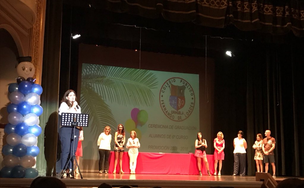 BegoCuartero_pp's tweet photo. Hoy junto al #CeipFernandodeLoaces en la graduación de 6º de primaria. Un honor compartir su fiesta y mucha ilusión al alumnado en su nuevo capítulo donde siguen siendo protagonistas!! Suerte!! #educación #orihuela #ceip #IES #ciudadeducadora @EducatingCities @ConcejEducaOri https://t.co/aDiJhgyXit