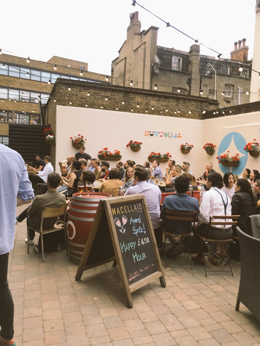 TheUnionTheatre's tweet photo. Busy night and a lovely atmosphere ! #summer #alfresco #se1 #itsonlylife #theatre https://t.co/albNrq4P5j
