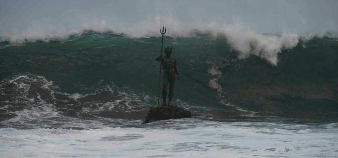 Сила природы посейдона. Статуя Нептуна на Канарских островах. Статуя Нептуна в Гран Канарии. Статуя Нептуна в Испании на пляже. Грант Канария Нептун статуя.