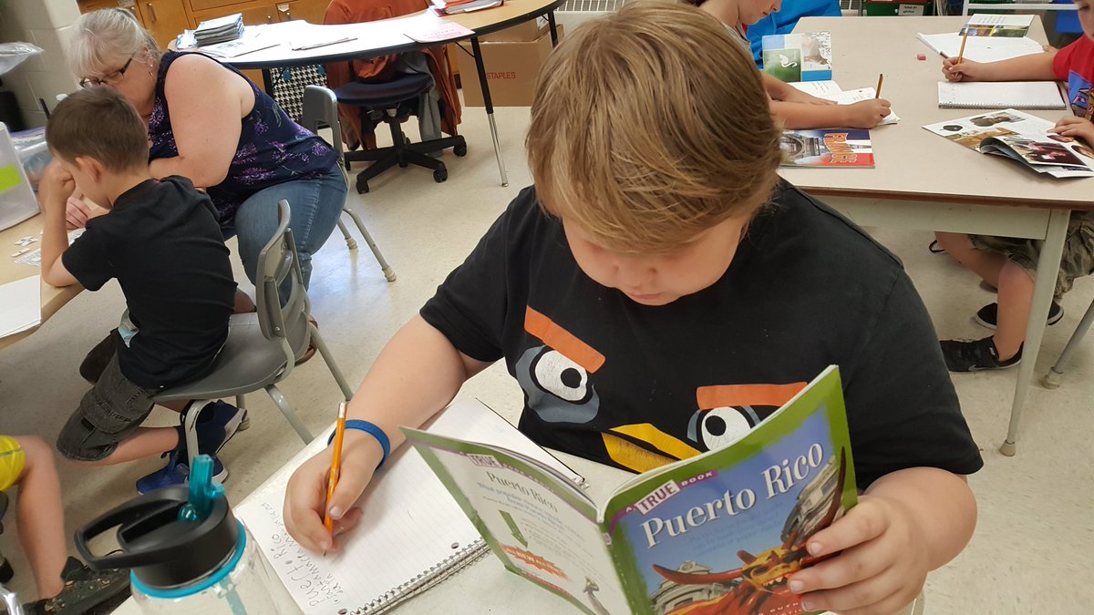 TheresaPallett's tweet photo. Researchers, evaluators and editors about a global community of their choice in 2P @HPEDSB_POW Questioning what they read to learn more! #engagedandexcited https://t.co/ZUZPfMoX44