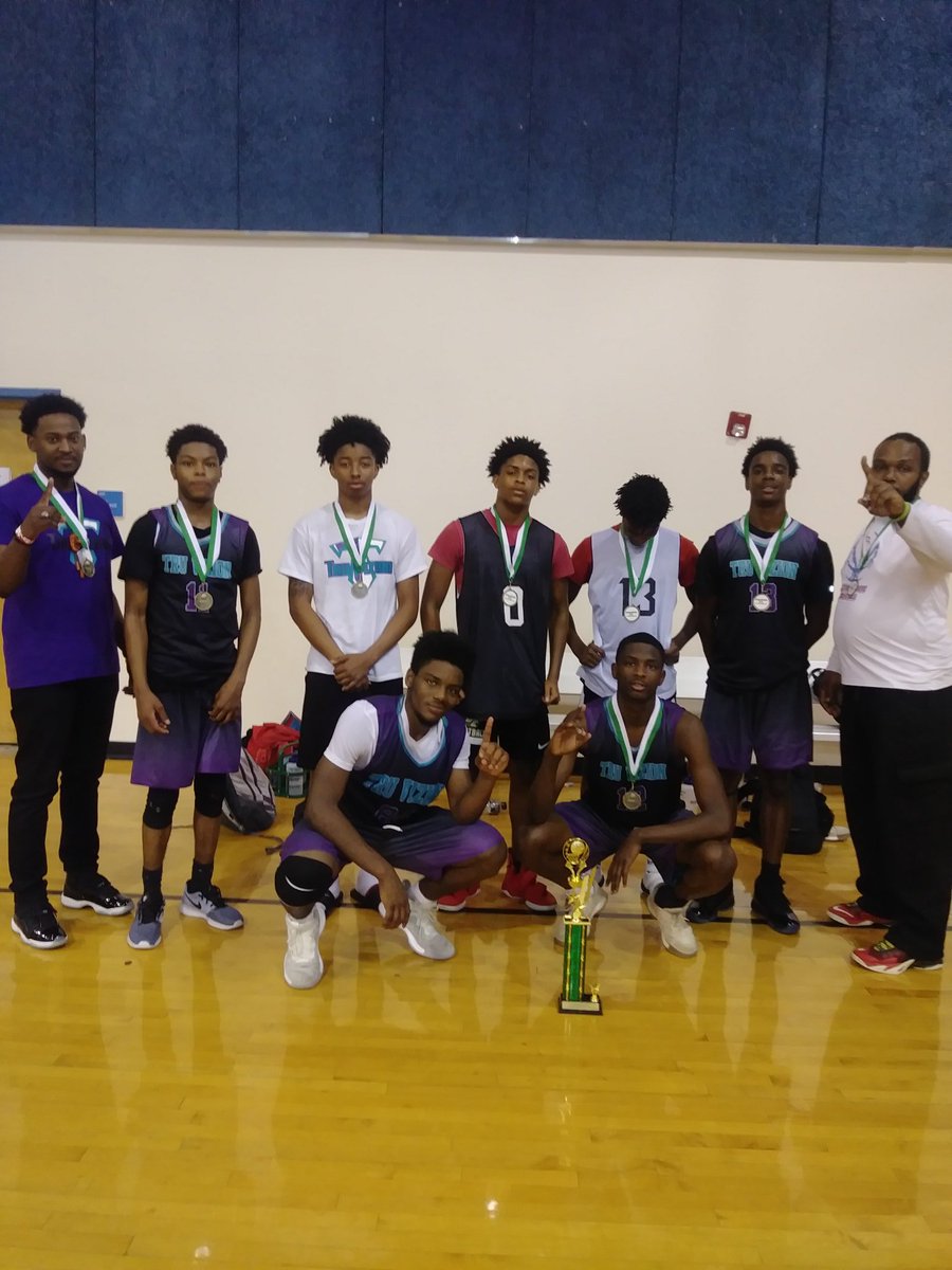 AAll524's tweet photo. 1st place 4-0. #TruVision 
#UdarealMVP@kyree_rogers https://t.co/YJnmzEN5v1
