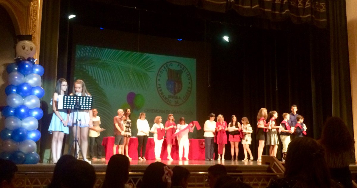 educaori's tweet photo. Hoy ha tenido lugar la graduación del alumnado de 6º de primaria del #CeipFernandodeLoaces con los protagonistas y acompañados de la concejal de #educación . Una gran fiesta! Enhorabuena al alumnado, docentes y familiares!!! #Ampa #graduación @EducatingCities https://t.co/hhrAX2y0G6