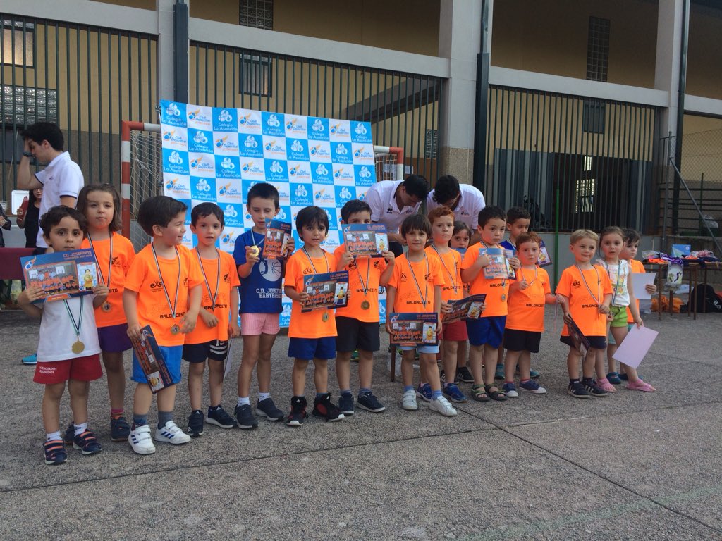 cbjosefinas's tweet photo. Terminamos la temporada 2017-2018 de baloncesto. Os dejamos algunas fotos de los más pequeños https://t.co/b9IFIZKvln