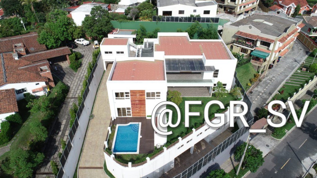 FGR_SV's tweet photo. Unidad Especializada de Extinción de Dominio procede a la incautación de una vivienda vinculada a la ex primera dama, quien está siendo procesada en el caso #SaqueoPúblico https://t.co/j1xOZfn9q9