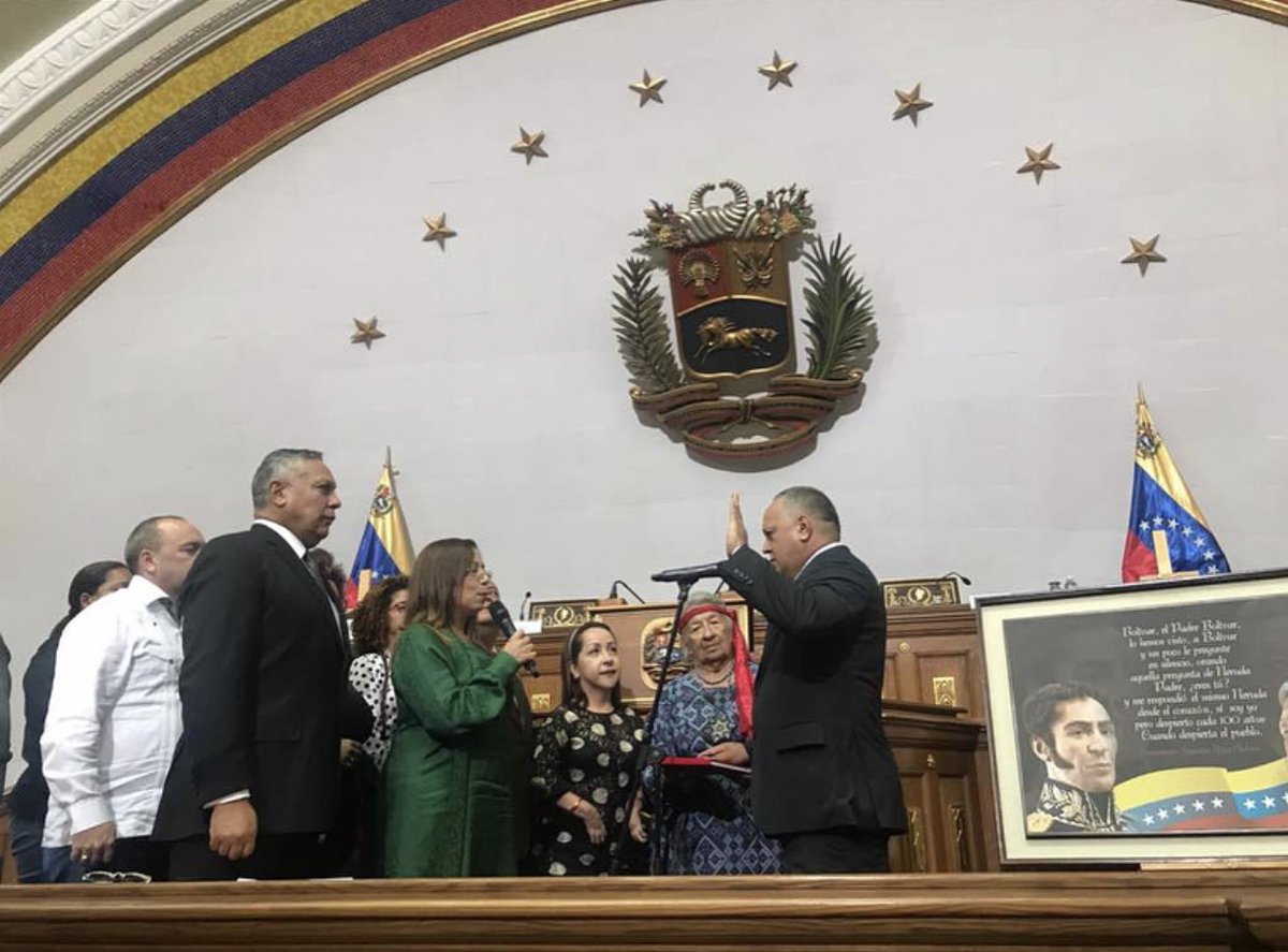 Omar_PrietoPSUV's tweet photo. Nuestras felicitaciones y total apoyo a @dcabellor hombre comprometido con el pueblo, hijo de Chávez, leal y entregado a las causas sociales. Asumes con amor patrio la presidencia de la @ANC_ve 
Desde el Zulia, un abrazo fraterno. A trabajar con todo por nuestro noble pueblo! https://t.co/lhV7q3xRvW