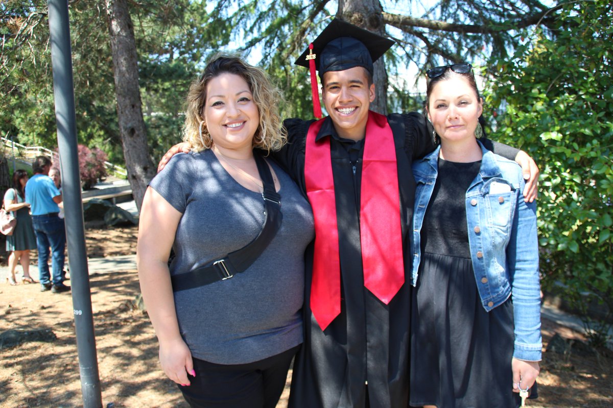 sd68bc's tweet photo. Congrats to #2018grads dream big; the adventure awaits you. Here are some pics from #IslandConnectEd & #LearningAlternatives grad ceremony https://t.co/AadMTHihNQ