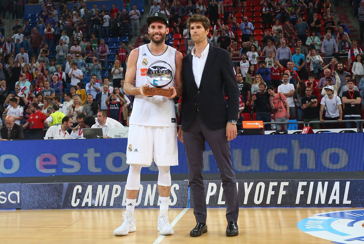 rudy5fernandez's tweet photo. Luchamos juntos, ganamos juntos ✌️. Todos creímos hasta el final en una temporada histórica para el club. 🏆🏆¡Gracias, afición! 
#HalaMadrid #CAMP34NES https://t.co/amjNqaNVs3