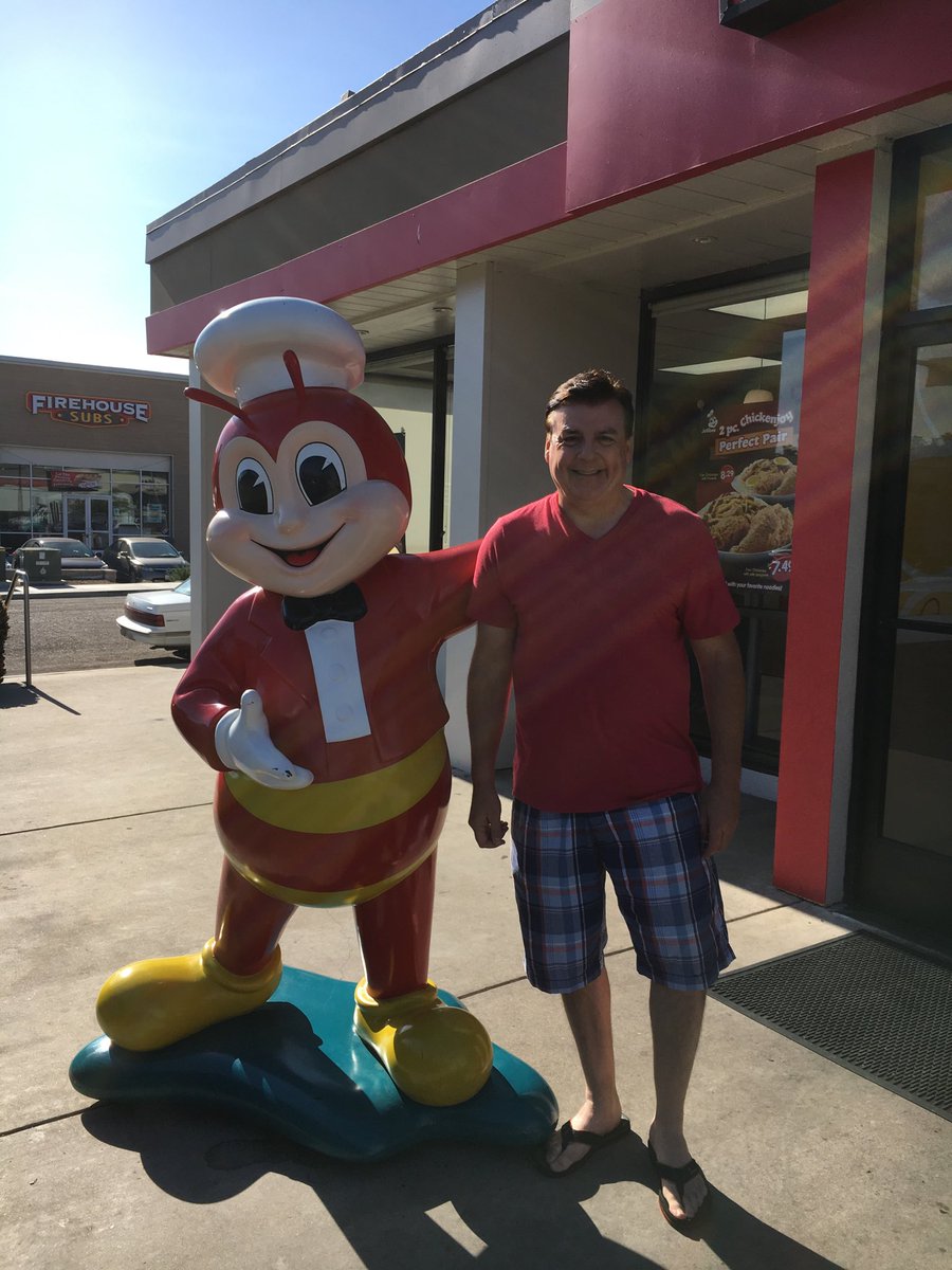 PhilBFox5's tweet photo. #sweetspaghetti #jollibee #nationalcity #sosandiego #behungry https://t.co/W4MR84h0Dz