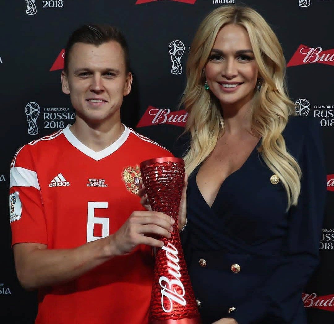 sovsport's tweet image. Черышев, ты просто космос! Награда лучшего игрока матча нашла своего героя 👍 #ЧМ2018