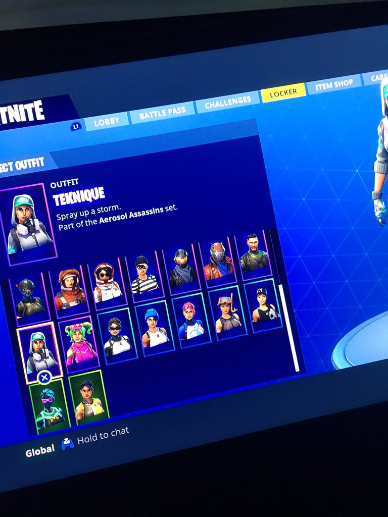BizMvp's tweet photo. Selling Red Knight account for £60 cause I don’t play fortnite anymore PayPal only dm me if interested @sportsgamingq @skinhub @freepaypalcash1 @skulltropper @FortniteGame @Ninja @TSM_Myth https://t.co/GbQD3SGTCm