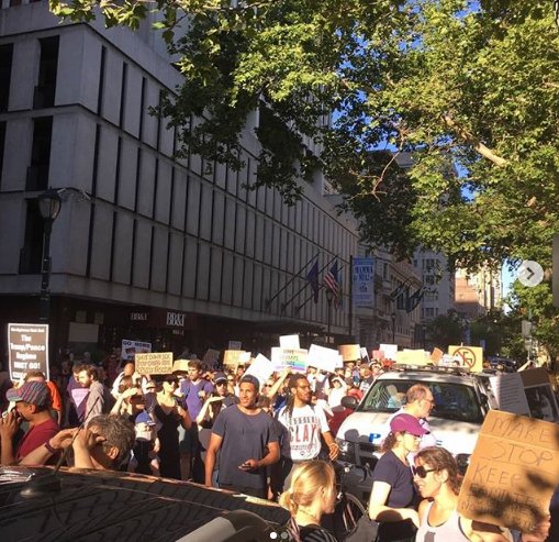 IndivisiblePHL's tweet photo. Philadelphia is out in force! #keepfamiliestogether #familiesbelongtogether #protestphilly https://t.co/pRPBRIS7x1