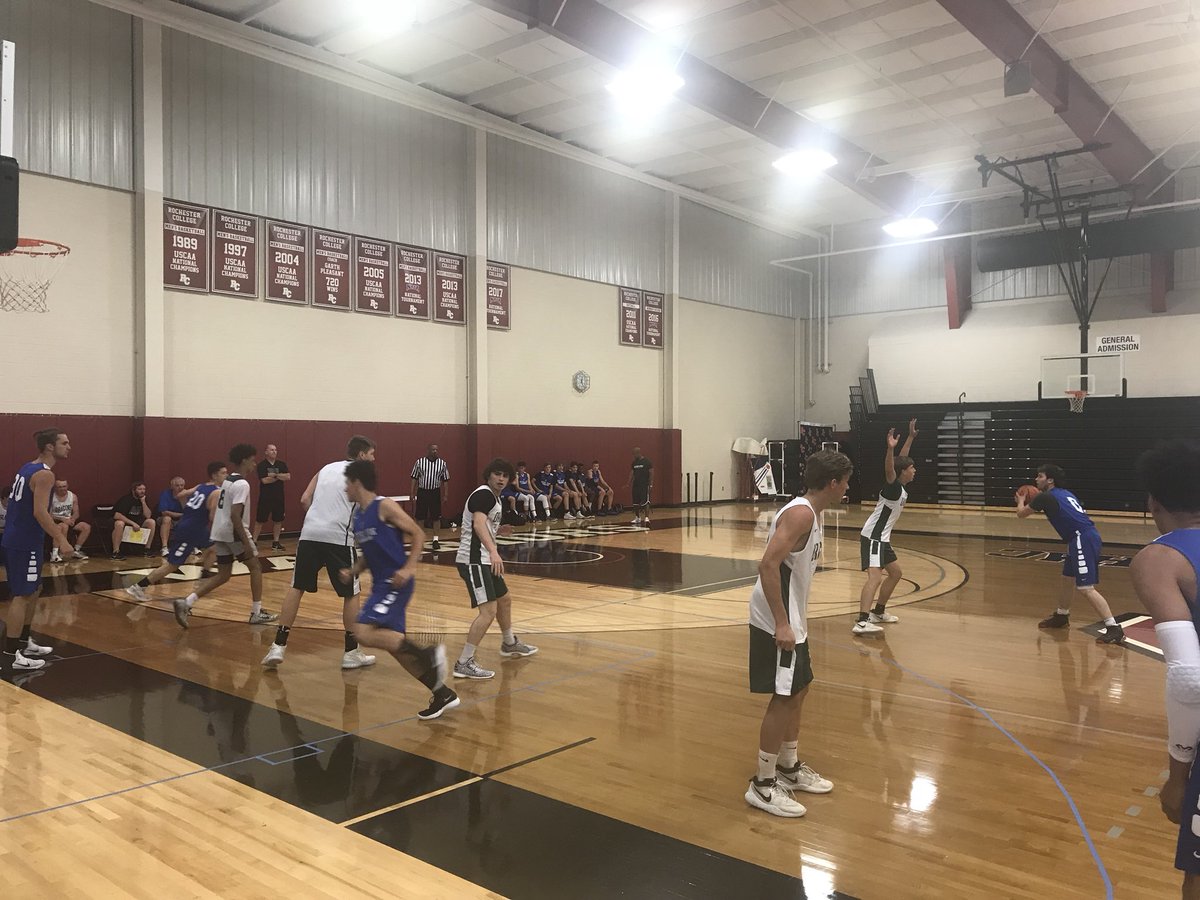 RCUWarriorsMBB's tweet photo. It’s the first night of the RC High School Summer league. #WalledLakeCentral #LakeOrion #OaklandChristian #WaterfordMott #DetroitCatholicCentral #RochesterHS are all here at the #GarthPleasantArena for the first round of games. https://t.co/N77dA6iM2p