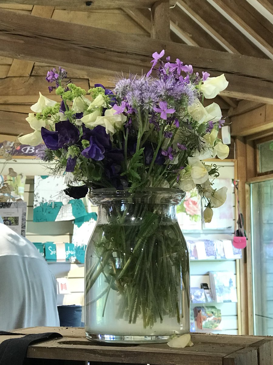 supporting @britishflowersweek buy local grow local enjoy #florists #britishflowers @chewflorist @TRUGFlowers @SissinghurstNT @perchhill