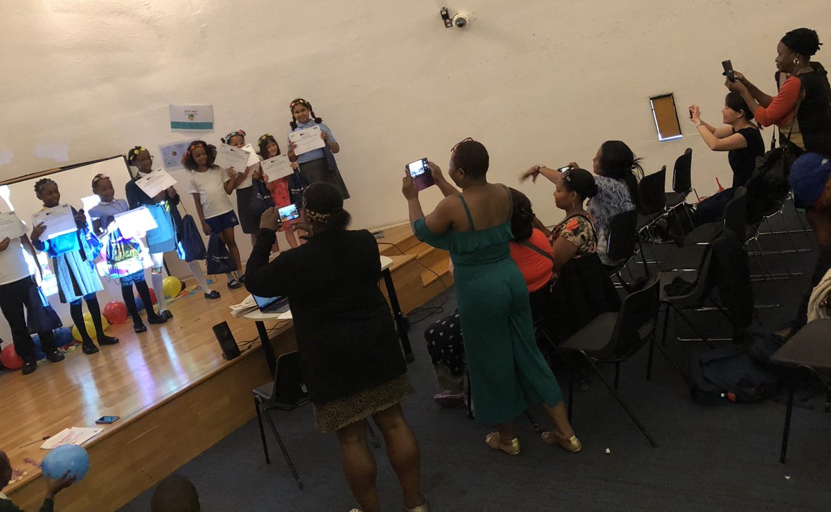 Proud moment for parents of the children @SouthwarkLibs @InventEUrs_ #PeckhamLibrary Code Club - taking snapshots of the achievements that their children have made 📷📸🎉

#GlobalChangeMakers #Inclusion