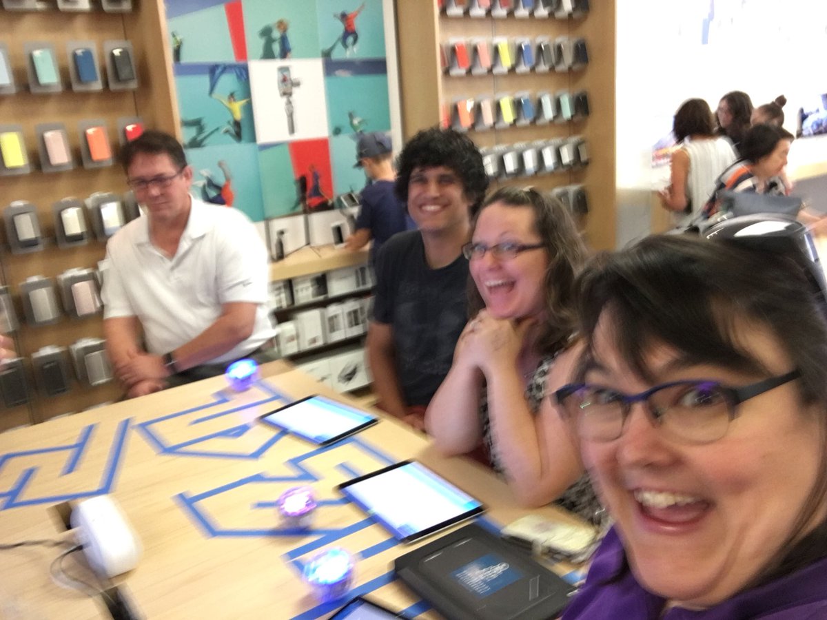 K_Dunfield's tweet image. First day of summer and #RooseveltElementary teachers are learning at the #Applestore #weLearnVPS @MeganVickeryVPS
