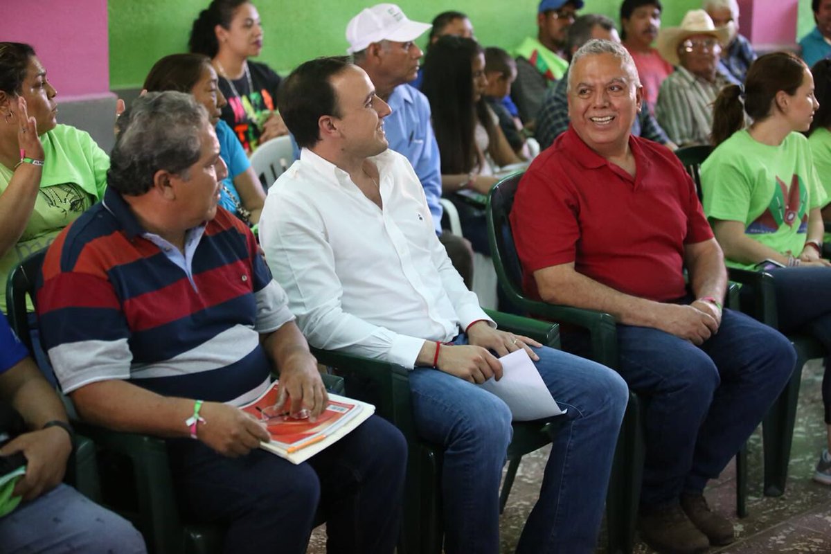 manolojim's tweet photo. Que gusto escuchar a mis amigas y amigos voceadores de Saltillo. ¡Juntos vamos a mejorar nuestro municipio! #SigamosJuntos https://t.co/601m4B6AF2