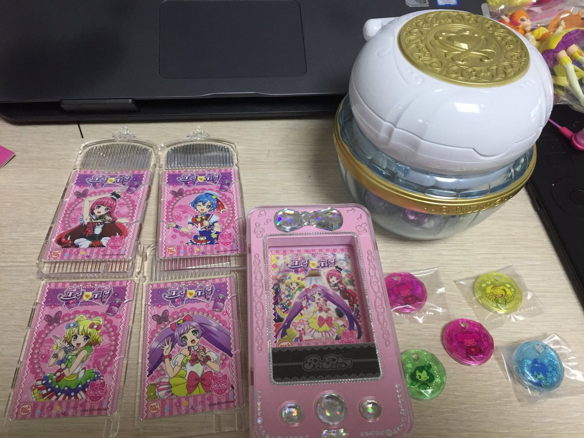 굿즈 판매합니다! -앙스타 니기만쥬 와타루,토리 0.6 -문스독 아쿠타가와 아크릴 개당 0.8 -뉴단 키보 뱃지 0.3 -마호프리 포스터 0.4(타래에 내용 설명...