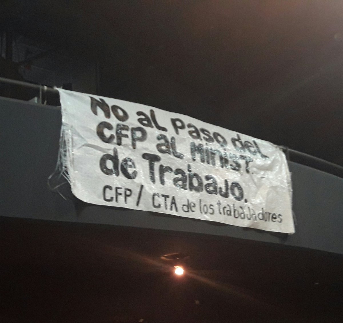 ClaudiaCosent12's tweet photo. Foro de educacion Hurlingham 
Lo esencial es invisible a los ojos! 
Invisible para muchos ...
Pero el CFP 411 anexo Hurlingham 
Estuvo presente con El reclamo del #NoAlTraspasoDeLosCFP https://t.co/gYommJFnZI