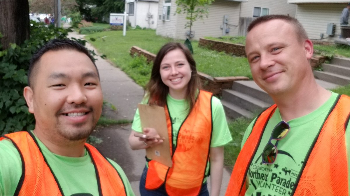 meng0s's tweet photo. Just doing what i do best during the @NEMplsChamber #NEParade! #FunSelfies https://t.co/wjF6Rf3Rjk