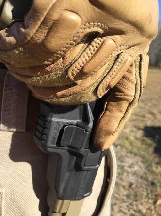 HatchCoLtd's tweet photo. 【FAB DEFENSE】
<SCORPUS Level2 Retention ホルスター>
◼︎トリガーガードロックシステム採用
◼︎ナイロンポリマー樹脂製
◼︎パドルアダプター装備、別売のMolleアダプターに換装可
◼︎1911 Cz75 M&P9 Glock P226 の各モデルをBKとFDEで展開
◼︎各モデル:¥5,800+税
#Scorpus #FabDefense https://t.co/a8r6Eve0FY