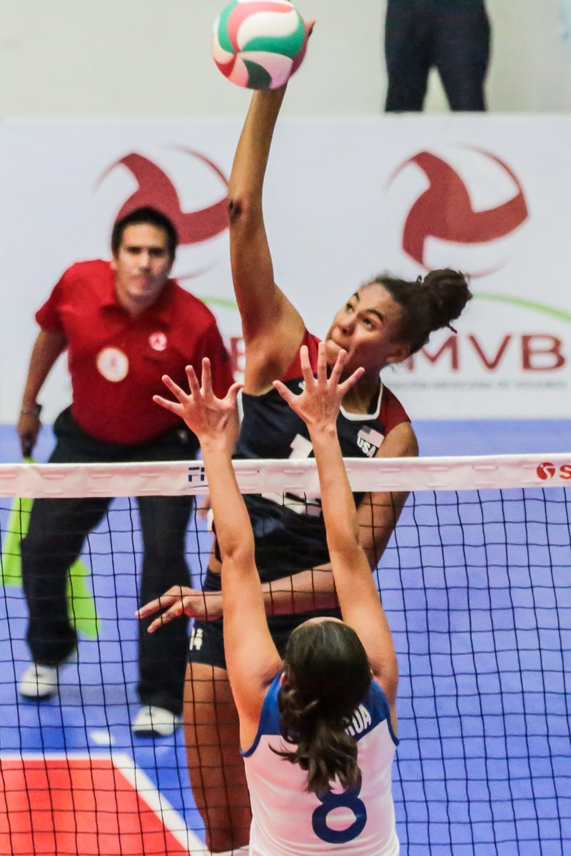 usavolleyball's tweet photo. #USAVwjnt uses 5-0 run in 5th to go up 12-9 vs #Cuba then wins the match 20-25, 25-18, 25-19, 22-25, 15-11 to improve to 2-0 in #NORCECA Women's U20 Championship. @loganegg_ 18 pts for USA. https://t.co/VebuCiHTip
