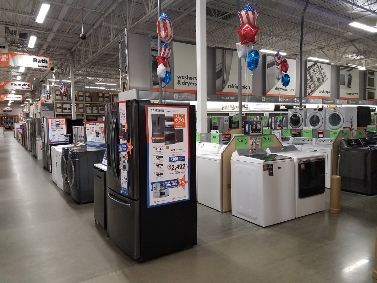 mikeyhart2571's tweet photo. Bring on customers for the biggest sales of the season!!!  🇺🇸 @Aaron____Martin @nicole_harmon7 @BacaDavidbaca6 #one4all https://t.co/2UzkPVnrHE