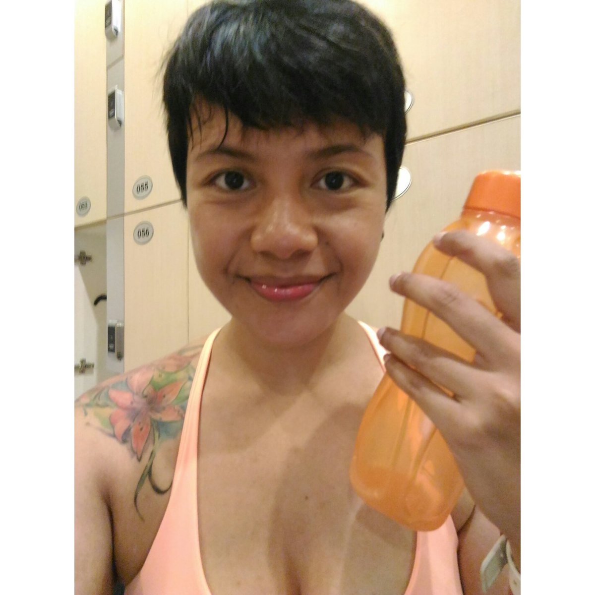 acipanser's tweet photo. #PolusiVisual
olahraga tipis-tipis di gym. nebeng mandi lalu hengot.
kebetulan warna botol minum agak senada dengan sport bra.
ya ofkors demi konten 🙄 https://t.co/JZ48ZTSZ5c