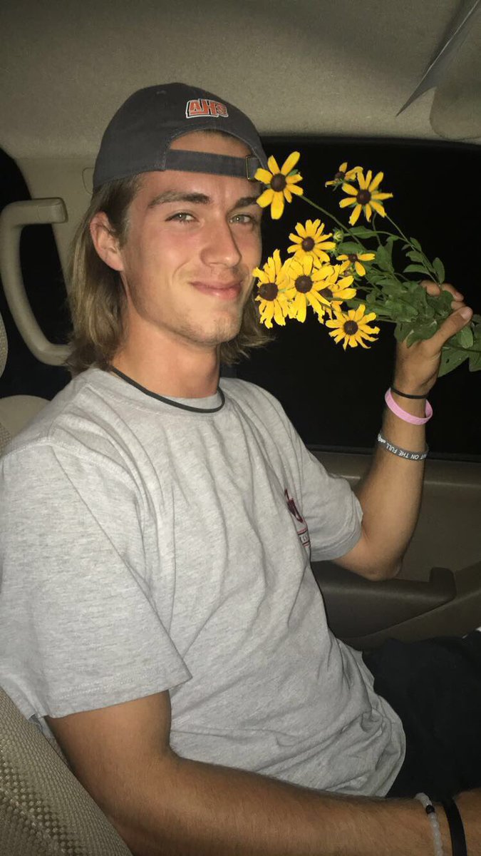 LibbyMorris25's tweet photo. I had to point out the flowers and tell him to pick them.. #NoPortraitMode @wil_amos https://t.co/HtXGkiuDyY