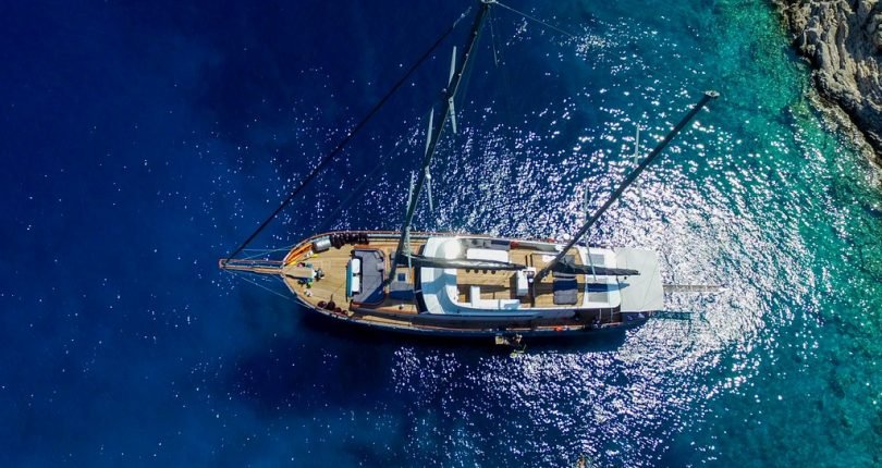 VIRTUOSO #yacht is available for #charter in #greece. this #luxury yacht sleeps 12 guests in 6 cabins. embark from #athens #mykonos #santorini #kos #rhodes. #spacious #flybridge for #cocktailhour :) #sailgreece early booking discounts! yachtsngulets.com/yacht/virtuoso…