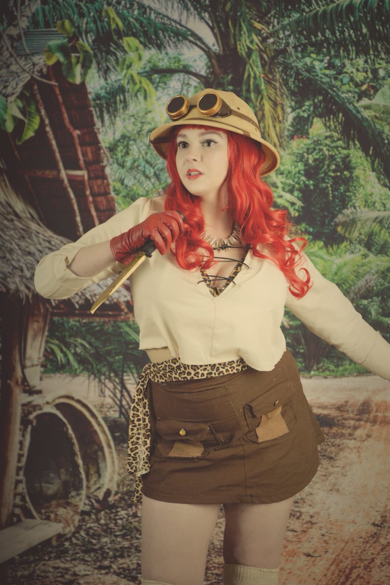 lochlanoneil's tweet photo. Cheetah is on the prowl! #DCComics #cosplay #bombshellcheetah https://t.co/OU69OSjvvr