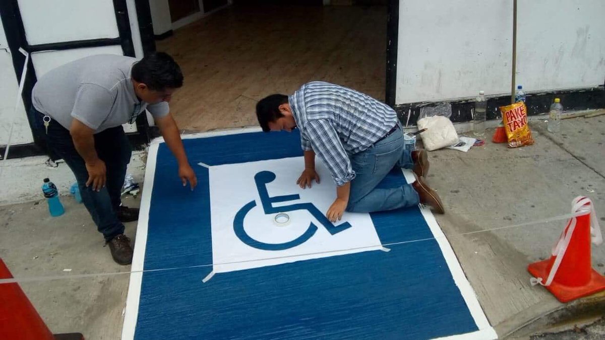 gallardolpzalex's tweet photo. Con apoyo @AntonioLugoPV y @betosanchezor se avanza en acceso a #pcd en @OficialMorelos Una rampa literalmente es la diferencia entre #discriminacion e #inclusión y #PRI #morelos hoy decide dar un paso en respeto a los #DDHH de las Personas con #discapacidad https://t.co/kA2SXEVIh4
