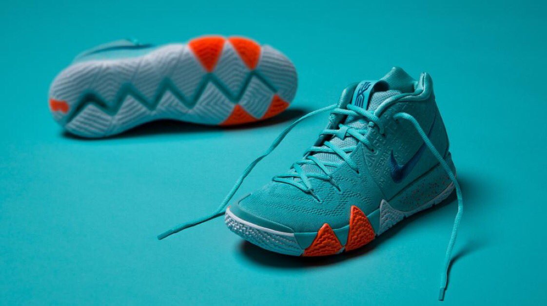 champs sports kyrie 4