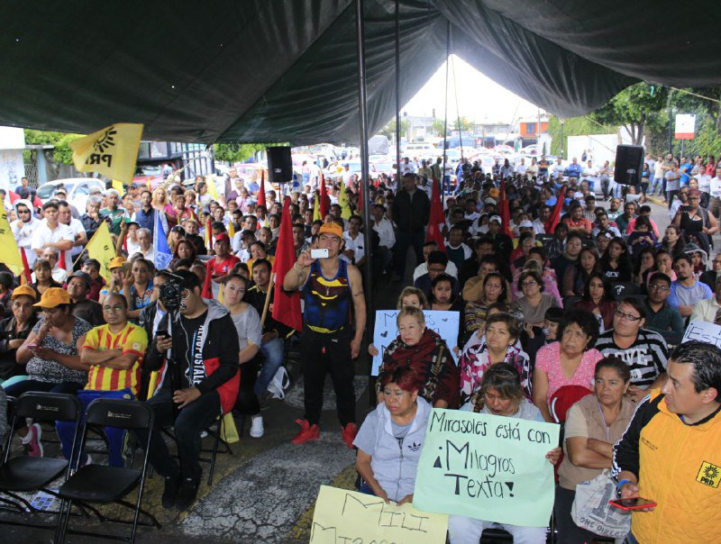 KarenQuirogaA's tweet photo. Me encuentro en Asamblea con vecinos de la Unidad Habitacional Mirasoles. Agradezco el apoyo de los candidatos @XochitlGalvez @MilagrosTexta, y @ferbelaunzaran , así como a los simpatizantes del Frente Popular Francisco Villa @FPFV_comunidad  #EnIztapalapaLoQueremosTodo https://t.co/kBmDiq3kmV