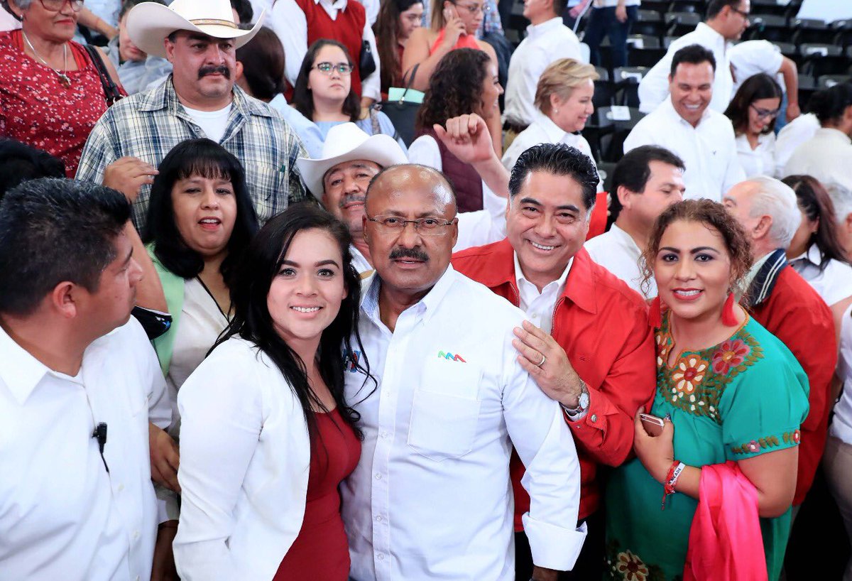 JuarezCisneros's tweet photo. A los seccionales, promotores y activistas les pido, hagan todo lo que esté en sus manos y háganlo bien para ganar esta elección, este país está en riesgo de ir hacia el retroceso. No perdamos la oportunidad de tener a uno de los mejores Presidentes de #México, @JoseAMeadeK. https://t.co/e0zKy5FjTy