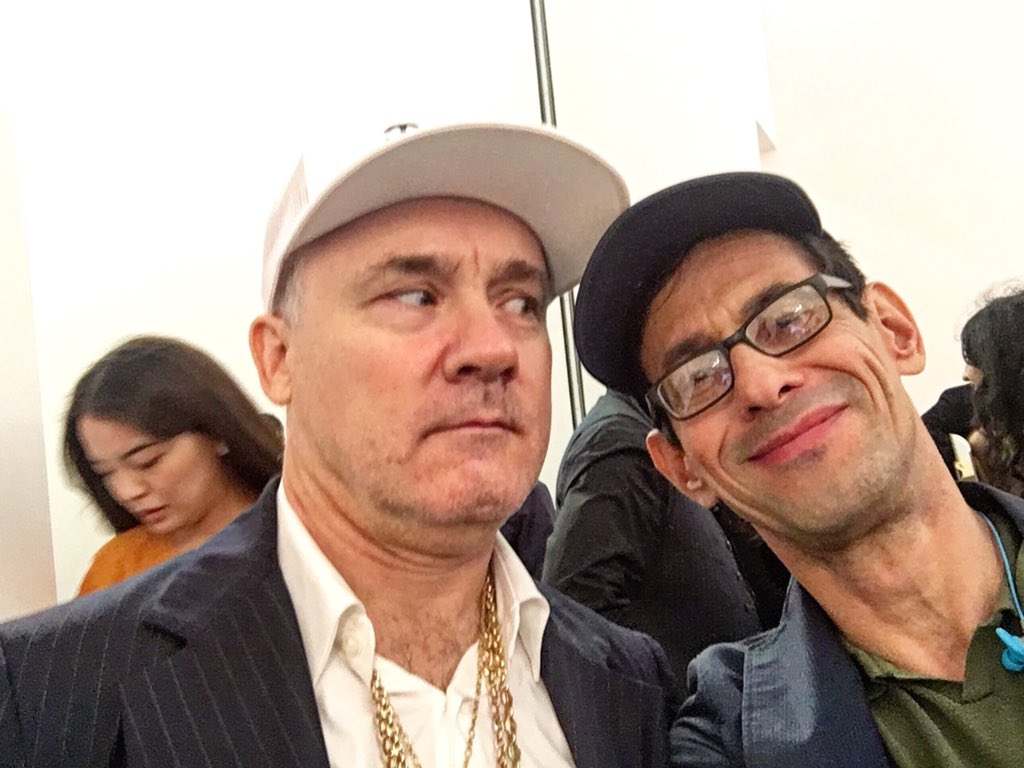 Tespis's tweet photo. Dos tíos con gorra... Here with @damienhirst taking a selfie of the two of us while making funny 😃🙃at me... ;) at the opening of “Colour Space Paintings”, his current show @gagosian #Chelsea #nyc #fotografia #photography #latinx #DamienHirst https://t.co/NCGzfTzlSH