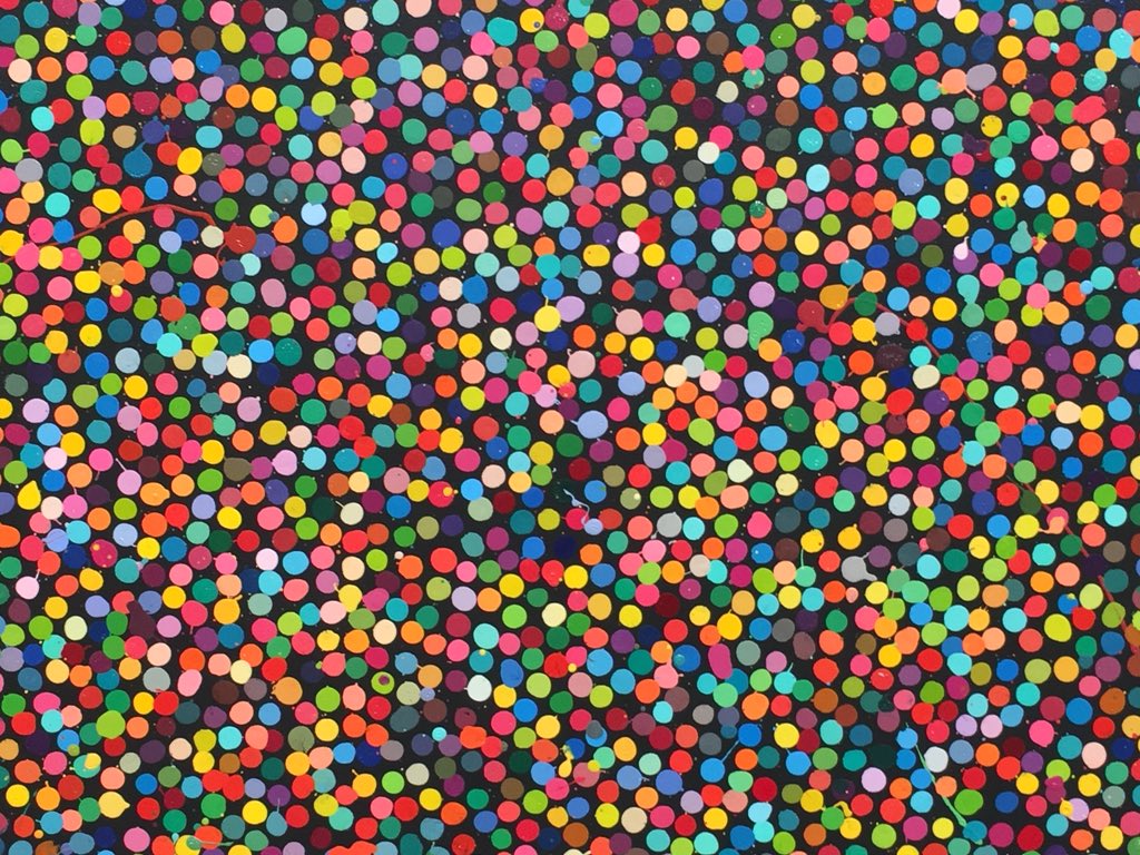 Dos tíos con gorra... Here with <a href="/damienhirst/">Damien Hirst</a> taking a selfie of the two of us while making funny 😃🙃at me... ;) at the opening of “Colour Space Paintings”, his current show <a href="/gagosian/">Gagosian</a> #Chelsea #nyc #fotografia #photography #latinx #DamienHirst